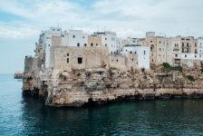 《<strong>典籍里的中国</strong>》:李时珍弃文从医,生前未看到《<strong>本草纲目</strong>》出版(典籍里的中国屈原)